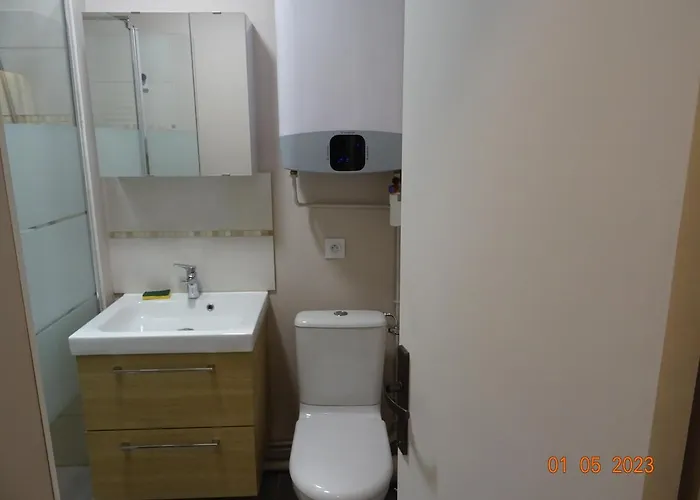 Climatise A 10 Min De La アパート